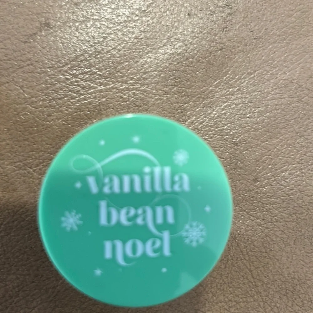 Brand new lip scrub - Picture 1 of 4